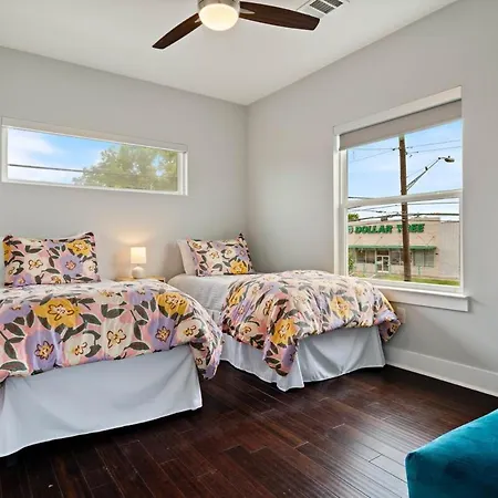 Relaxing Austin Escape Cowboy Pool And Casita Vila